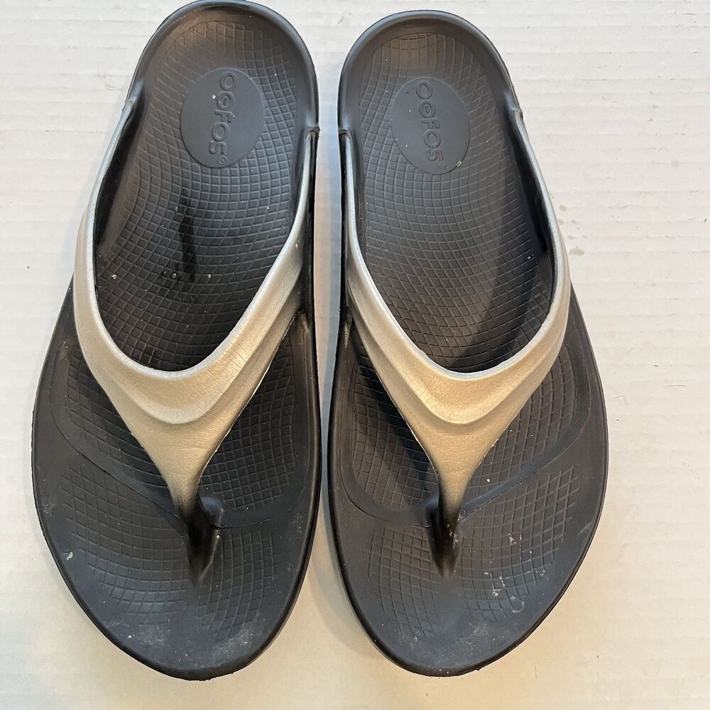 Oofos Oolala Black And Silver Rubber Thong Sandals Women’s Size 10